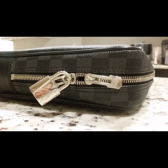 AUTHENTIC LOUIS VUITTON Men’s bag - Picture 2 of 9